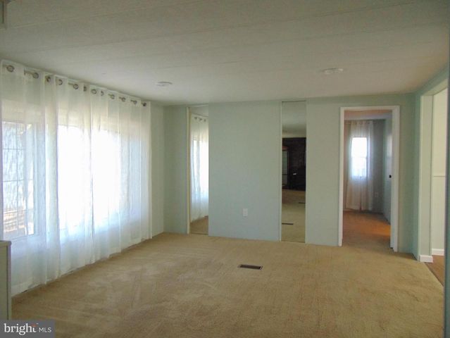 28 SKYLINE DR, Sicklerville, NJ 08081