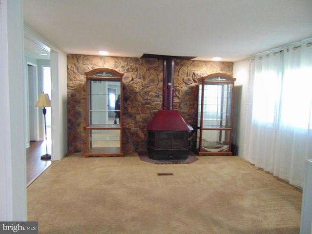 28 SKYLINE DR, Sicklerville, NJ 08081