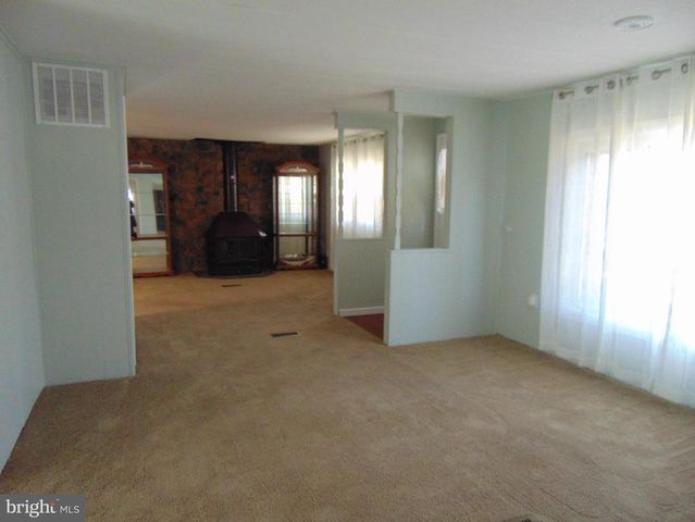 28 SKYLINE DR, Sicklerville, NJ 08081