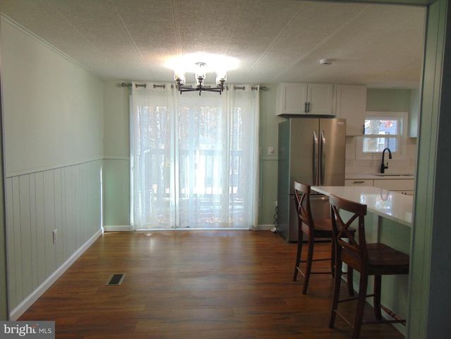 28 SKYLINE DR, Sicklerville, NJ 08081