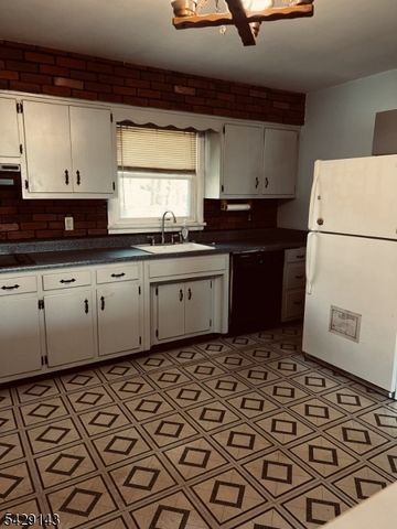 264 Carentan Rd, Hopatcong Boro, NJ 07843