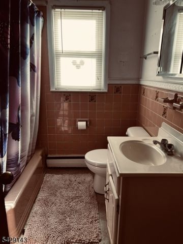 264 Carentan Rd, Hopatcong Boro, NJ 07843