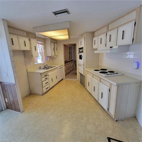 573 Hogan DR, North Fort Myers, FL 33903