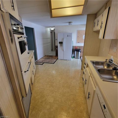 573 Hogan DR, North Fort Myers, FL 33903