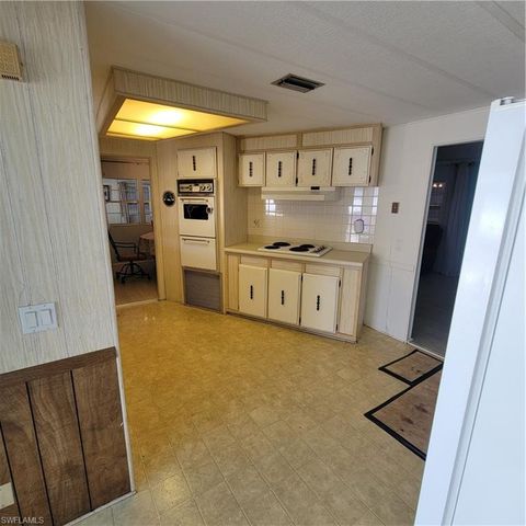 573 Hogan DR, North Fort Myers, FL 33903