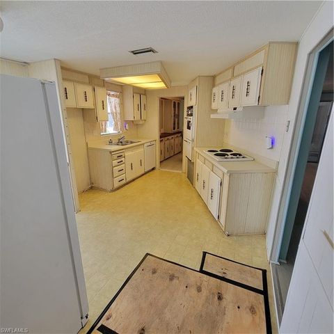 573 Hogan DR, North Fort Myers, FL 33903