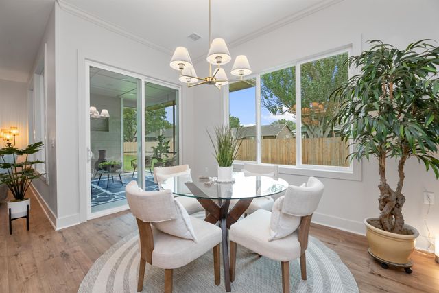 818 N Thornton Ct, Wichita, KS 67235