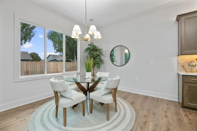 818 N Thornton Ct, Wichita, KS 67235