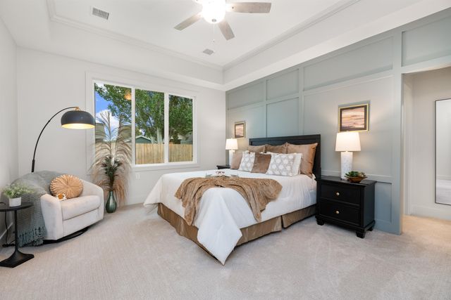 818 N Thornton Ct, Wichita, KS 67235