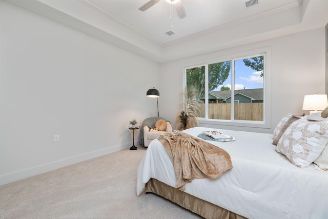 818 N Thornton Ct, Wichita, KS 67235