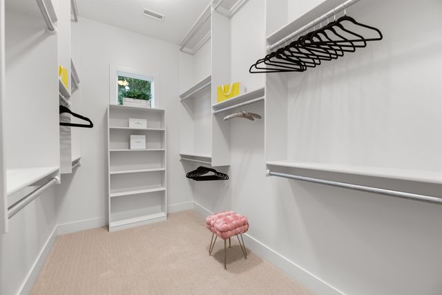 818 N Thornton Ct, Wichita, KS 67235