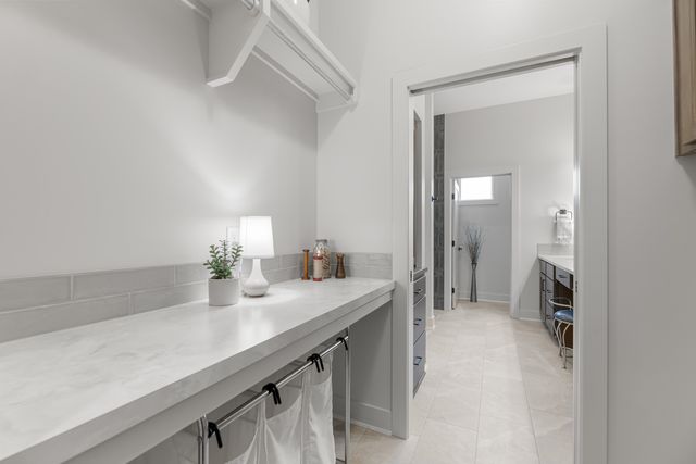 818 N Thornton Ct, Wichita, KS 67235