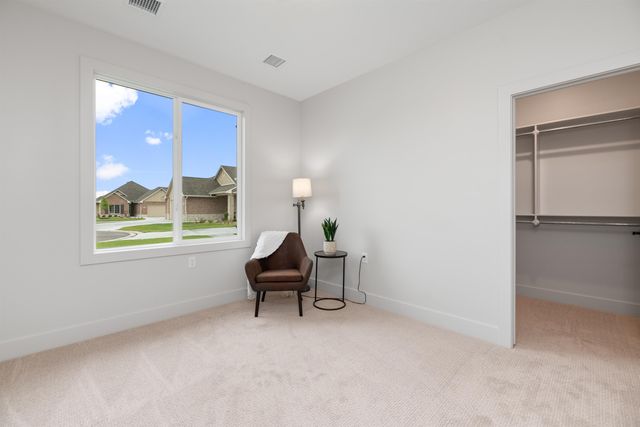 818 N Thornton Ct, Wichita, KS 67235