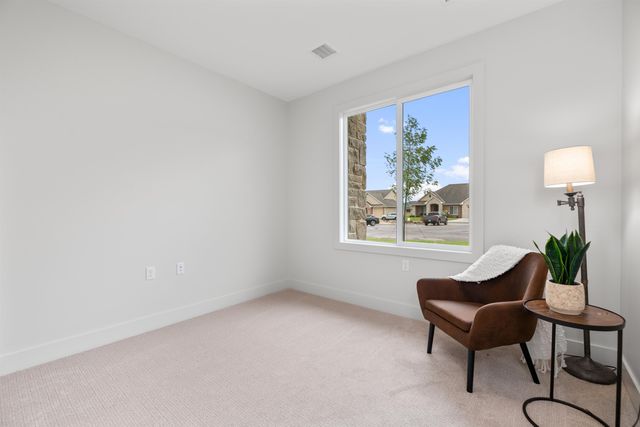 818 N Thornton Ct, Wichita, KS 67235