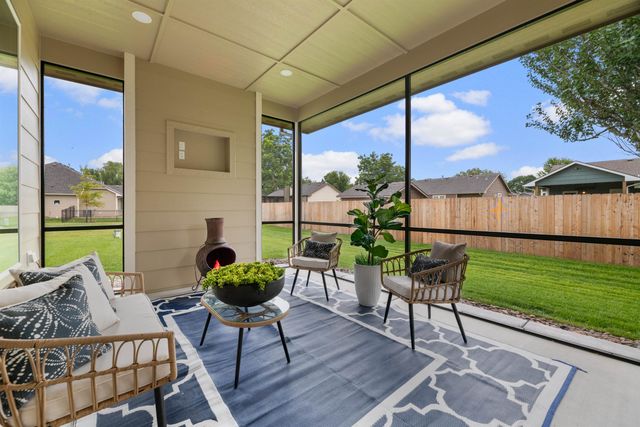 818 N Thornton Ct, Wichita, KS 67235