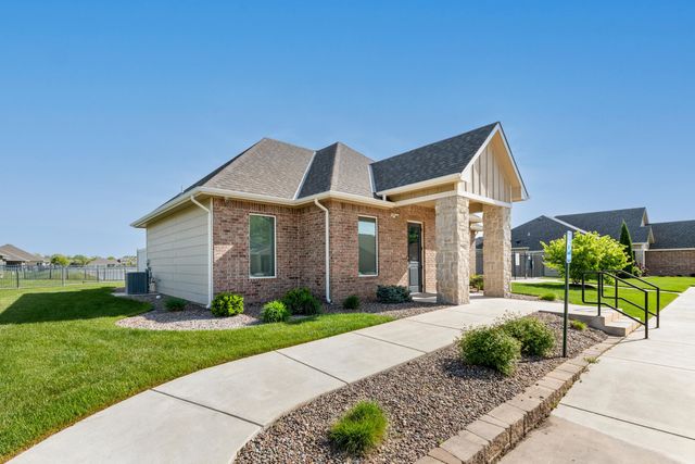 818 N Thornton Ct, Wichita, KS 67235