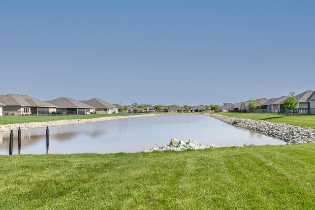 818 N Thornton Ct, Wichita, KS 67235