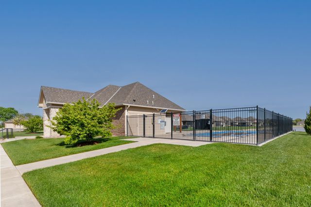 818 N Thornton Ct, Wichita, KS 67235