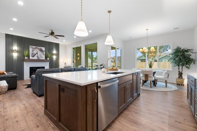 818 N Thornton Ct, Wichita, KS 67235