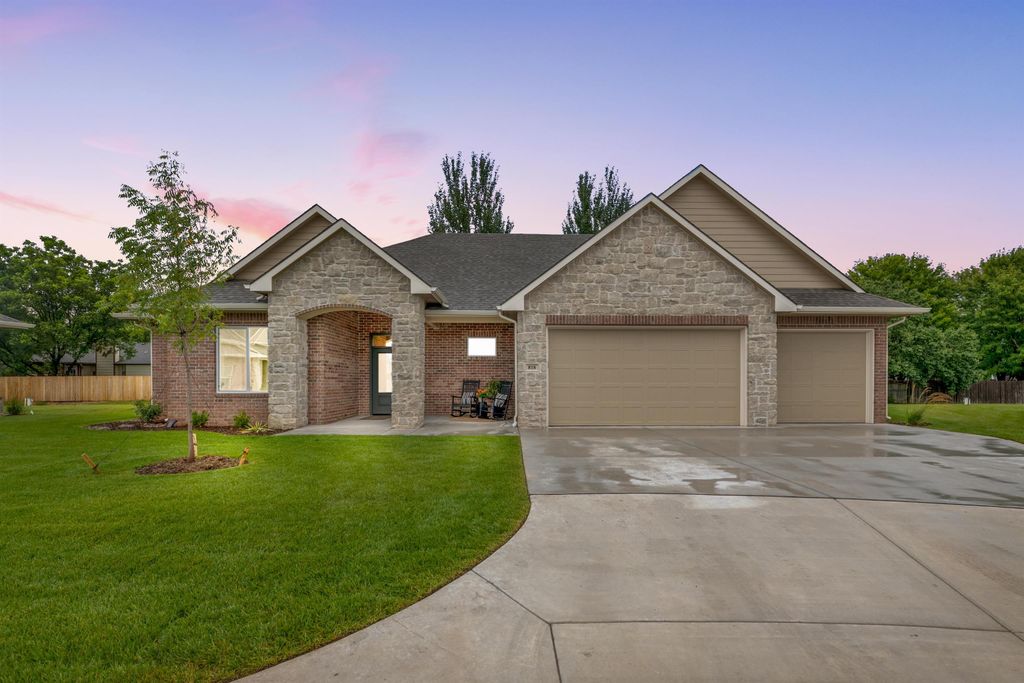 818 N Thornton Ct, Wichita, KS 67235