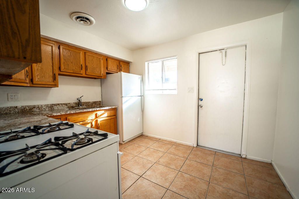 181 W KESLER Lane, Chandler, AZ 85225 — photo 5