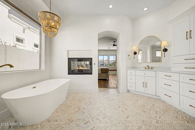 663 W ASTER Court, Chandler, AZ 85248