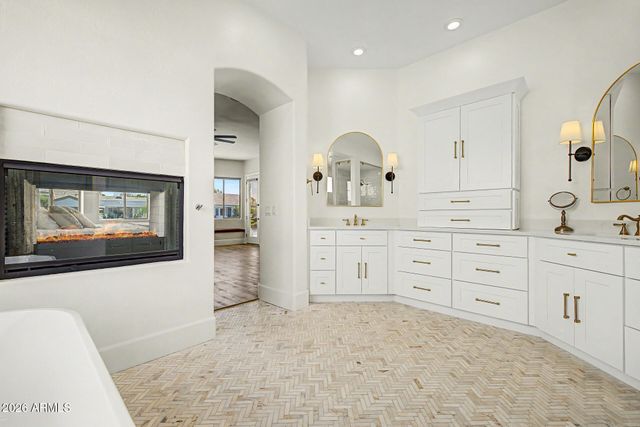 663 W ASTER Court, Chandler, AZ 85248