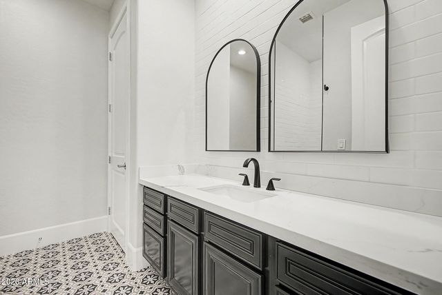 663 W ASTER Court, Chandler, AZ 85248