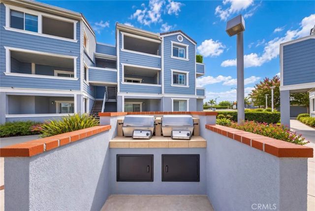 111 S Lakeview i, Placentia, CA 92870