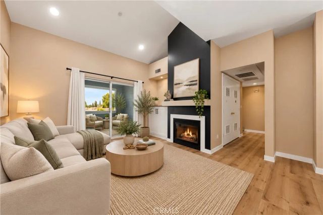 111 S Lakeview i, Placentia, CA 92870
