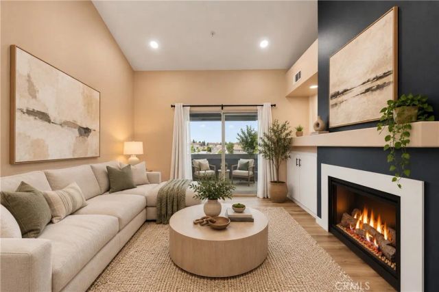 111 S Lakeview i, Placentia, CA 92870