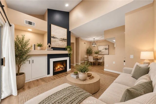 111 S Lakeview i, Placentia, CA 92870