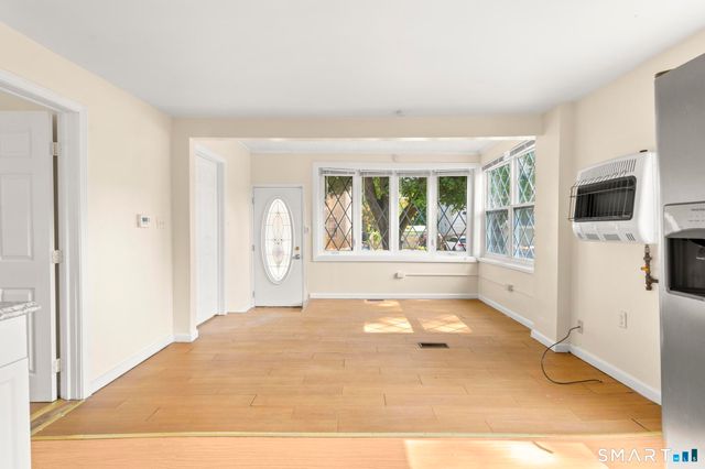 59 North Place, West Haven, CT 06516