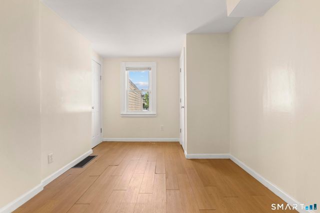 59 North Place, West Haven, CT 06516