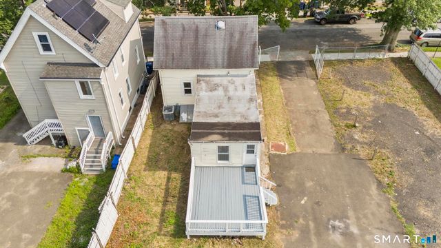 59 North Place, West Haven, CT 06516