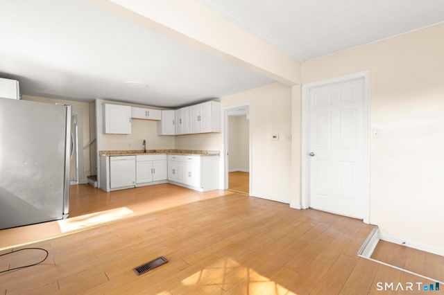 59 North Place, West Haven, CT 06516