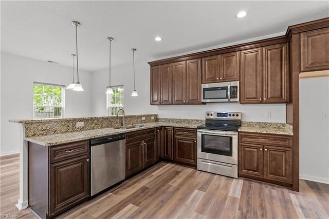 610 Mooney RD, Chesapeake, VA 23325