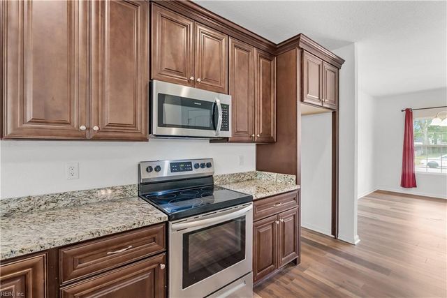 610 Mooney RD, Chesapeake, VA 23325