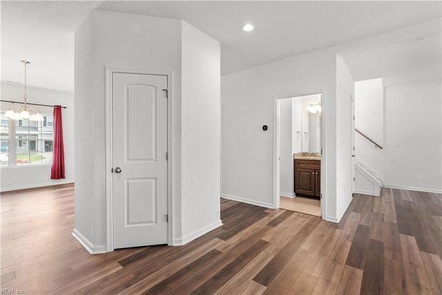 610 Mooney RD, Chesapeake, VA 23325