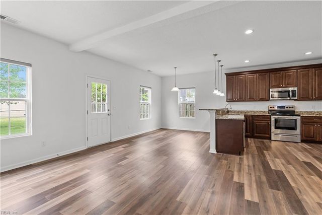 610 Mooney RD, Chesapeake, VA 23325