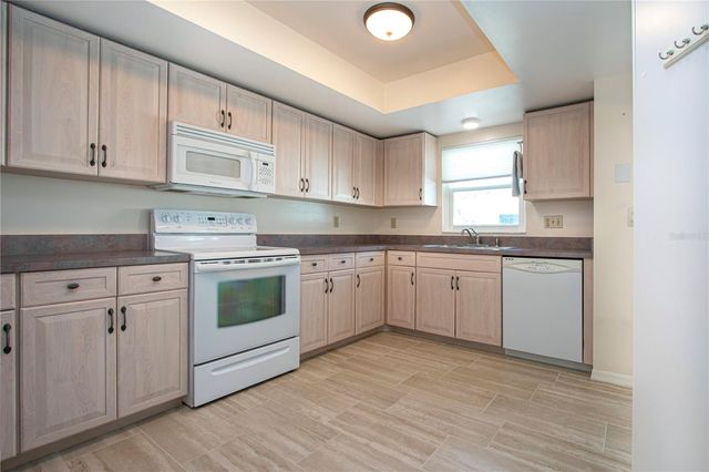 1904 BOSKY COURT, Sun City Center, FL 33573