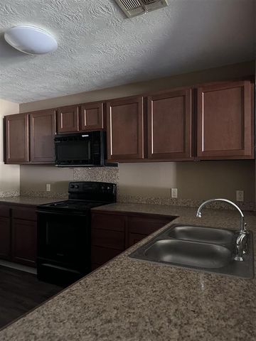 1012 Live Oak Street, Lake Charles, LA 70601