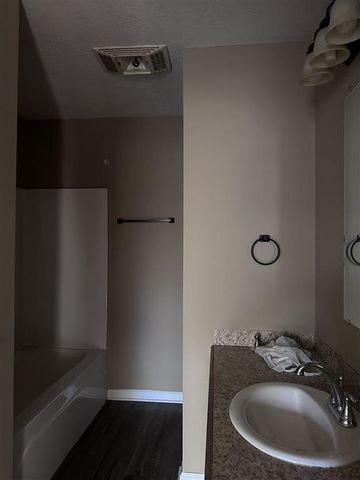 1012 Live Oak Street, Lake Charles, LA 70601