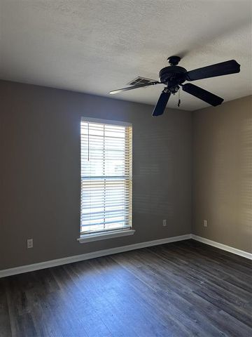 1012 Live Oak Street, Lake Charles, LA 70601