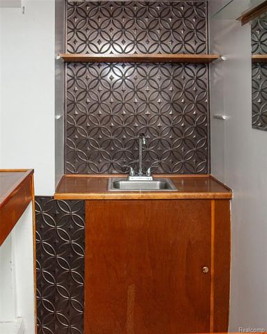 8812 Hemingway, Redford, MI 48239