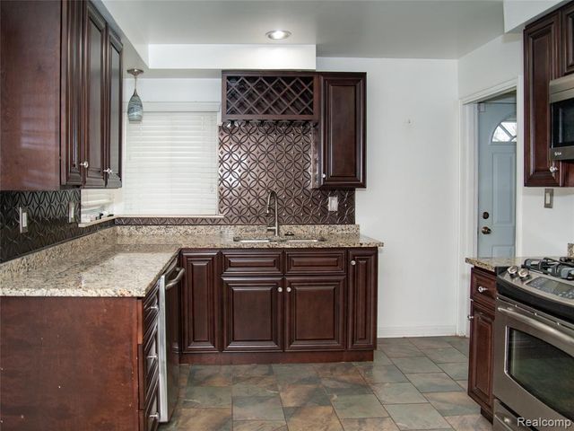 8812 Hemingway, Redford, MI 48239