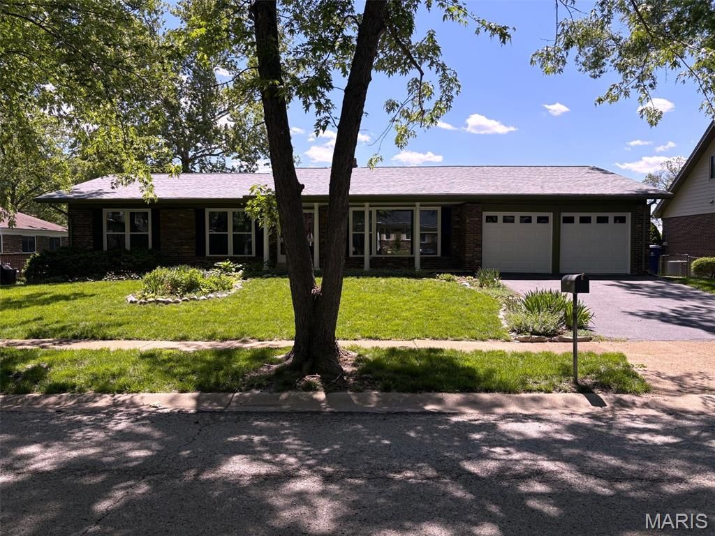 2804 Springridge Drive, St Louis, MO 63129