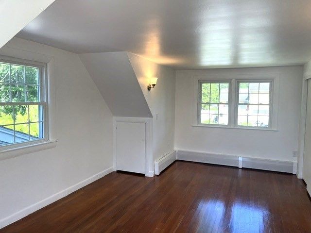 110 Longmeadow Dr, Lowell, MA 01852