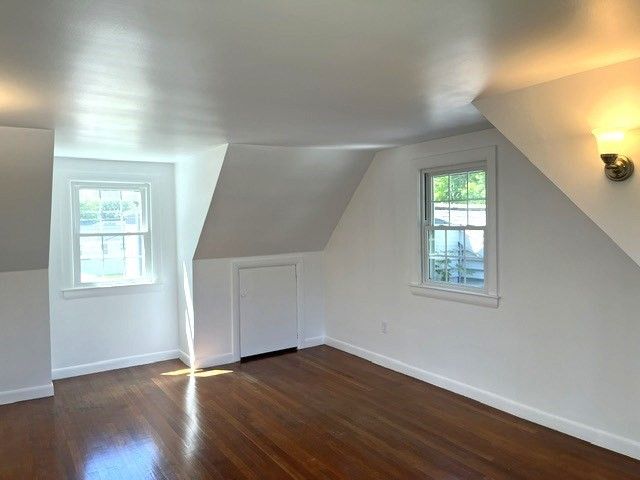 110 Longmeadow Dr, Lowell, MA 01852