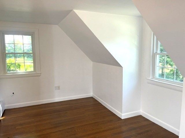 110 Longmeadow Dr, Lowell, MA 01852